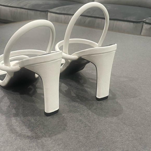 Heels - Picture 3 of 4